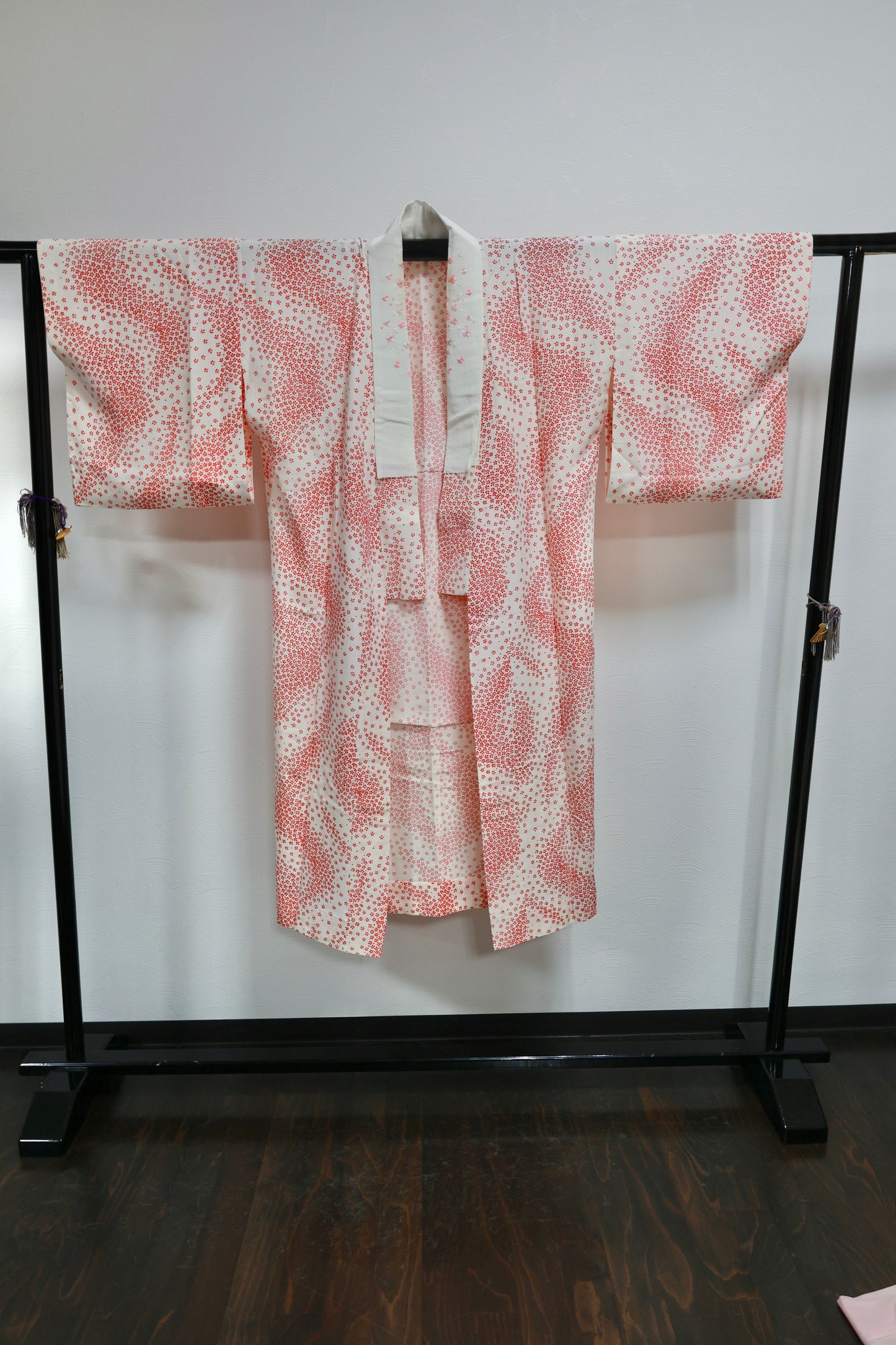 Nagajuban (long under-kimono) white red pre-owned /AZ50