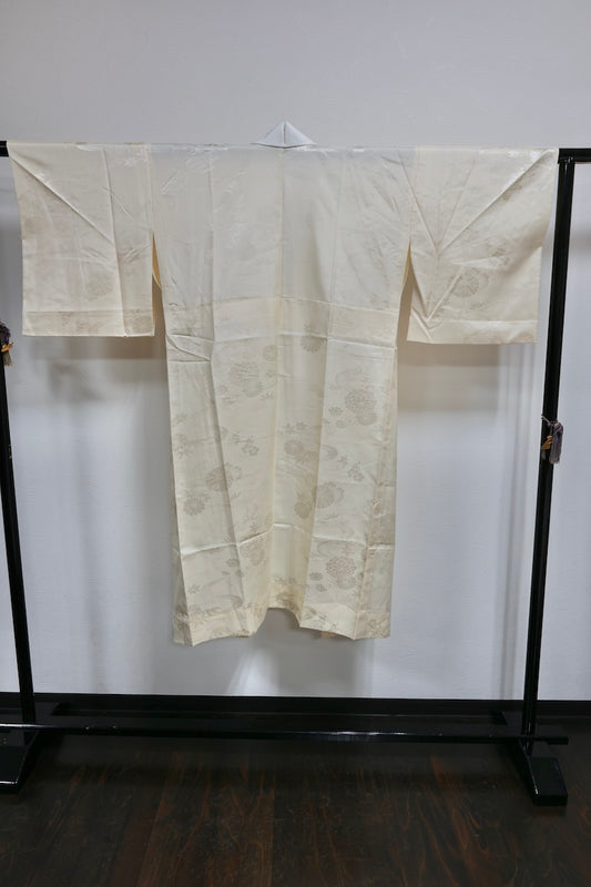 Nagajuban (long under-kimono) light yellow flower pre-owned /AZ47