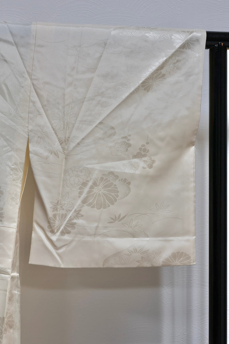 Nagajuban (long under-kimono) light yellow flower pre-owned /AZ47