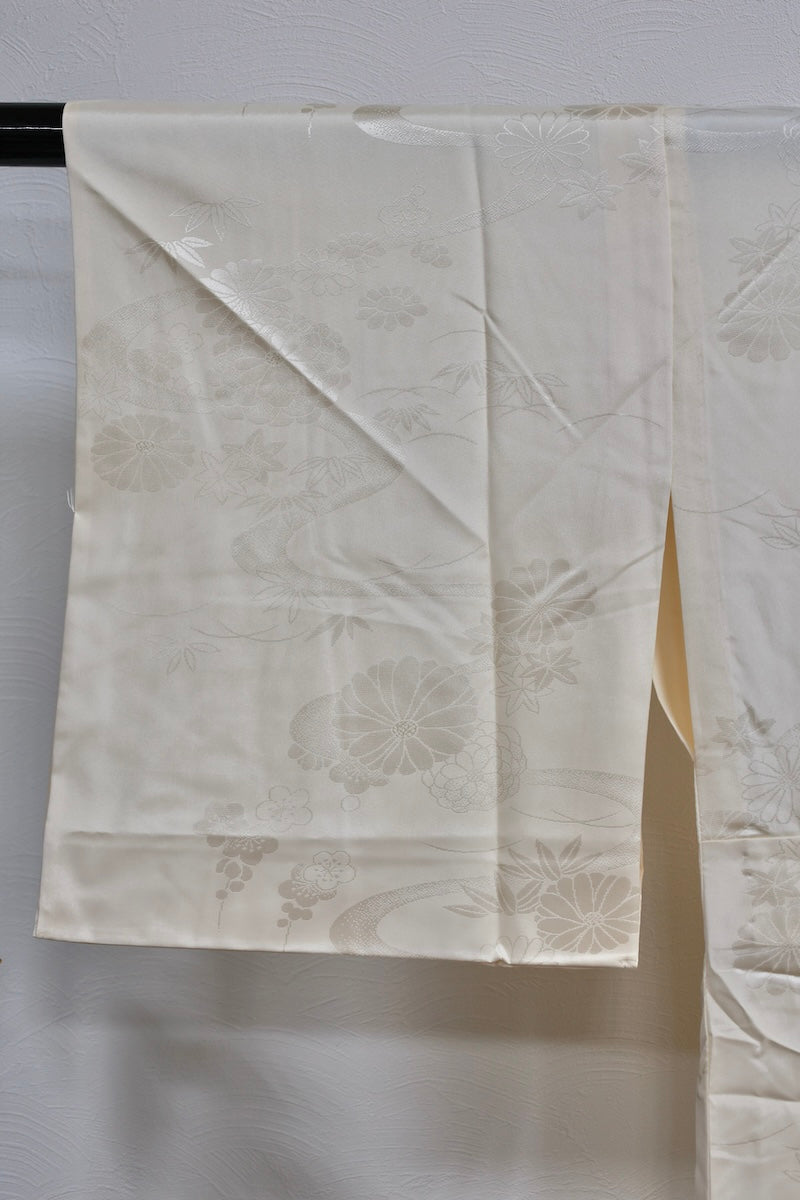 Nagajuban (long under-kimono) light yellow flower pre-owned /AZ47