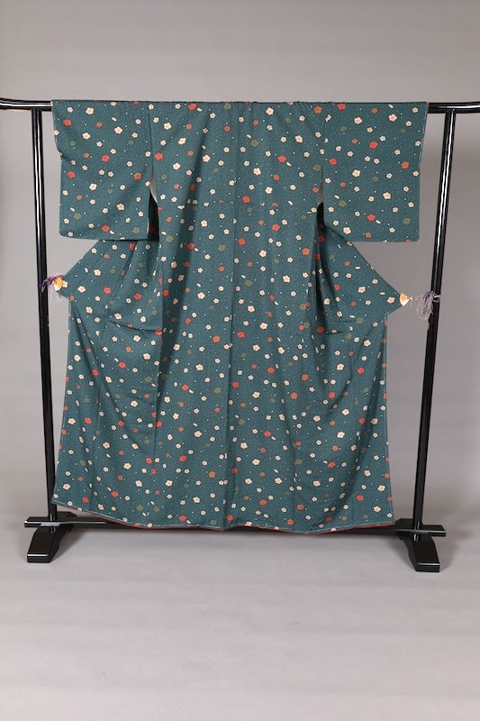 Japanese  kimono, brand new and unused. Colors: brown, green, beige, vermilion, floral pattern. L147