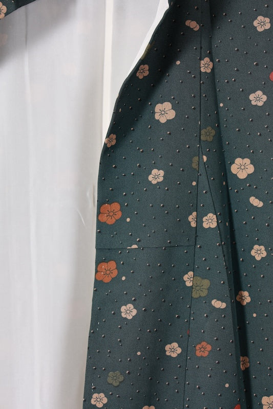 Japanese  kimono, brand new and unused. Colors: brown, green, beige, vermilion, floral pattern. L147