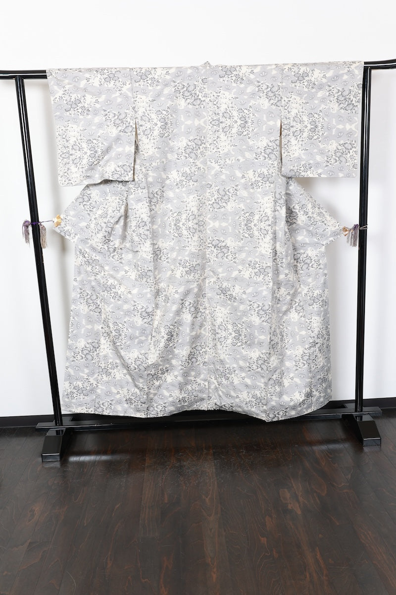 Tsumugi kimono white gray pre-owned /AZ51