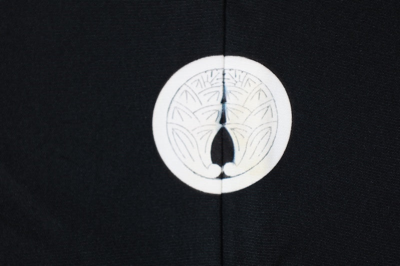 Men's Haori (traditional Japanese jacket), brand new, unused, made of Habutae silk, with a Maru ni Dakimiyoga (circle with yogurt) design, size L155.