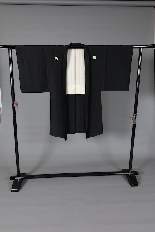 Men's Haori used(jacket), Black, Five-crest design (Maru ni Umebachi), Habutae silk, L162