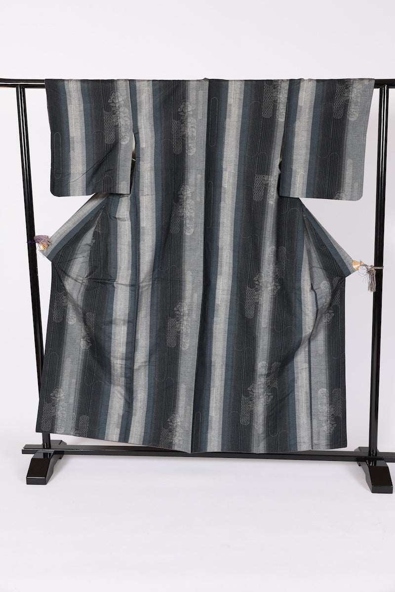 Japanese kimono used <tsumugi> Msize  silk 100% /B638