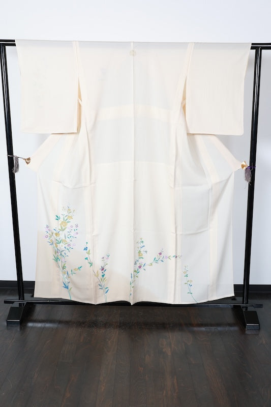 Summer formal kimono used (Houmongi), ro silk, off-white, purple, indigo, green, white, gold, floral pattern, embroidered crest of mandarin oranges in a circle, L183