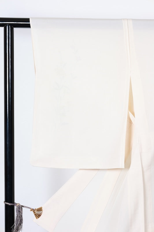 Summer formal kimono used (Houmongi), ro silk, off-white, purple, indigo, green, white, gold, floral pattern, embroidered crest of mandarin oranges in a circle, L183