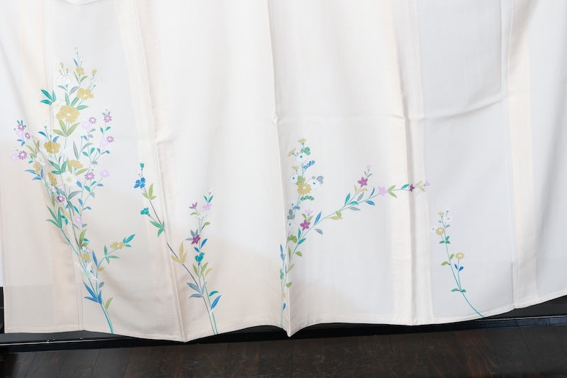 Summer formal kimono used (Houmongi), ro silk, off-white, purple, indigo, green, white, gold, floral pattern, embroidered crest of mandarin oranges in a circle, L183