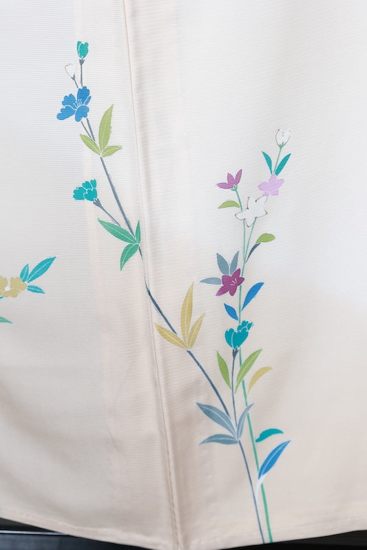 Summer formal kimono used (Houmongi), ro silk, off-white, purple, indigo, green, white, gold, floral pattern, embroidered crest of mandarin oranges in a circle, L183