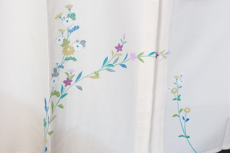 Summer formal kimono used (Houmongi), ro silk, off-white, purple, indigo, green, white, gold, floral pattern, embroidered crest of mandarin oranges in a circle, L183