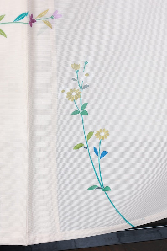 Summer formal kimono used (Houmongi), ro silk, off-white, purple, indigo, green, white, gold, floral pattern, embroidered crest of mandarin oranges in a circle, L183