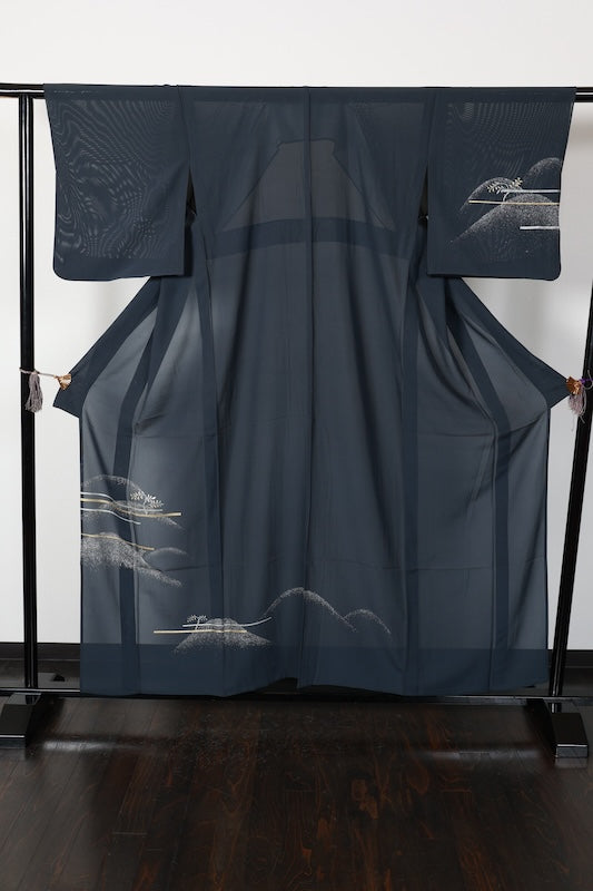 Summer kimono used, ro silk, indigo iron color, gold, silver, white, distant mountain, horizontal stripes, tataki (stippling) technique, hand-painted Kyoto Yuzen dyeing, L179