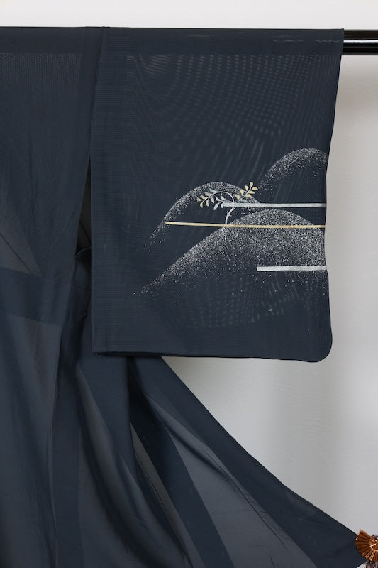 Summer kimono used, ro silk, indigo iron color, gold, silver, white, distant mountain, horizontal stripes, tataki (stippling) technique, hand-painted Kyoto Yuzen dyeing, L179