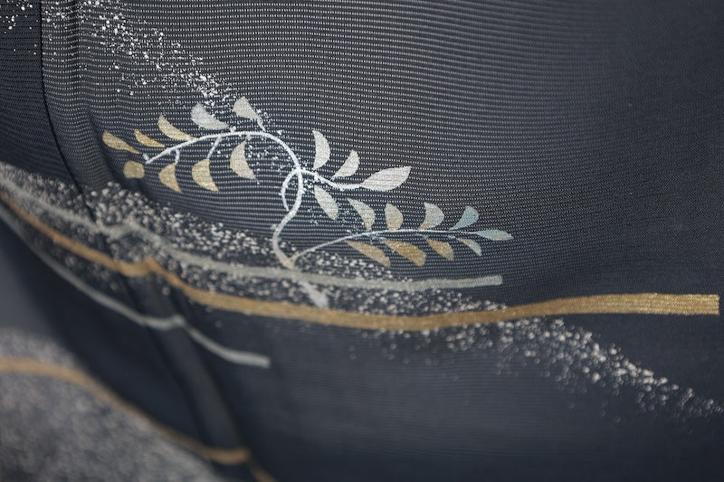 Summer kimono used, ro silk, indigo iron color, gold, silver, white, distant mountain, horizontal stripes, tataki (stippling) technique, hand-painted Kyoto Yuzen dyeing, L179