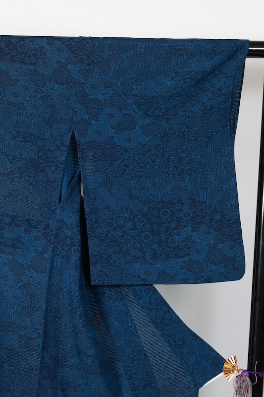 Summer Edo Komon used (small patterned kimono fabric), Ro-chirimen (crepe silk), shades of indigo, sarasa (printed pattern), L178