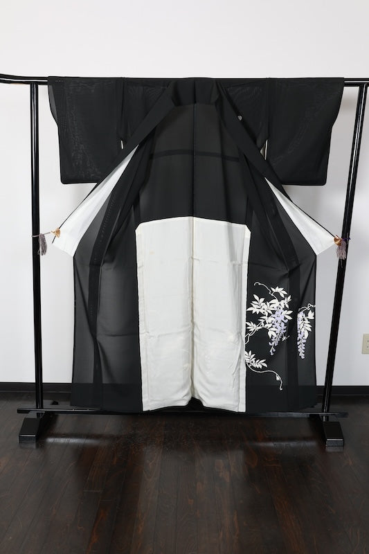 Summer Black Formal Kimono used(Ro-style) - Black, Purple, White, Gray - Wisteria - Five crests, dangling roses and wisteria with diamond-shaped flowers - Hand-painted Kyoto Yuzen dyeing - L181