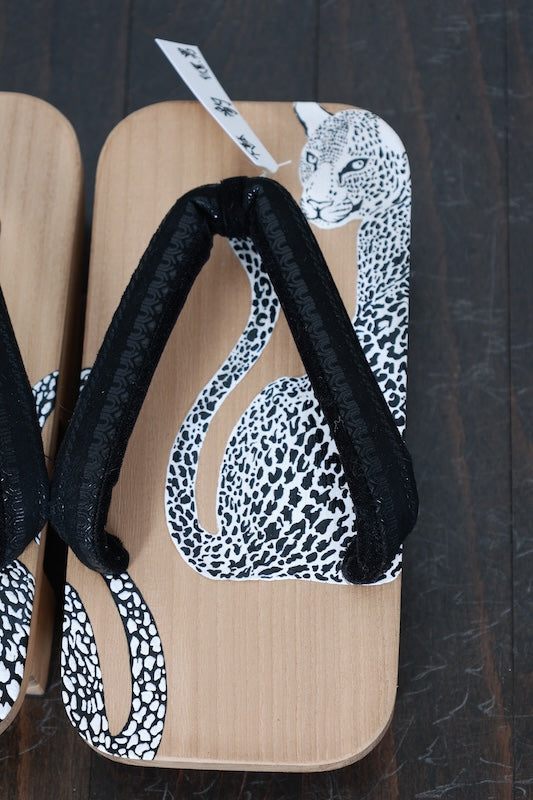 New Geta (Japanese clogs) by Shujiro Takeda, Leopard print, Black and White, Paulownia wood, SSS1