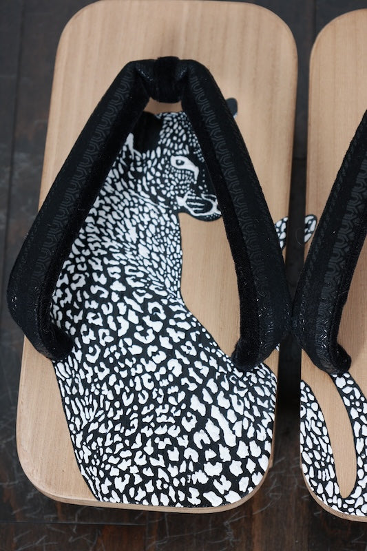 New Geta (Japanese clogs) by Shujiro Takeda, Leopard print, Black and White, Paulownia wood, SSS1