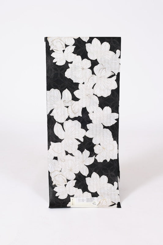 Brand new yukata (summer kimono) for art salons. Black, gold, beige, white. Shippo (seven treasures) pattern, floral design. Hand-dyed. AA8