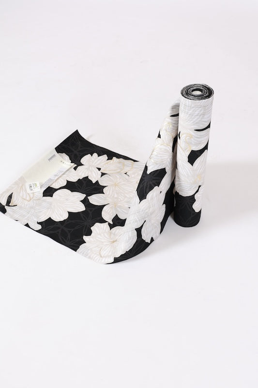Brand new yukata (summer kimono) for art salons. Black, gold, beige, white. Shippo (seven treasures) pattern, floral design. Hand-dyed. AA8