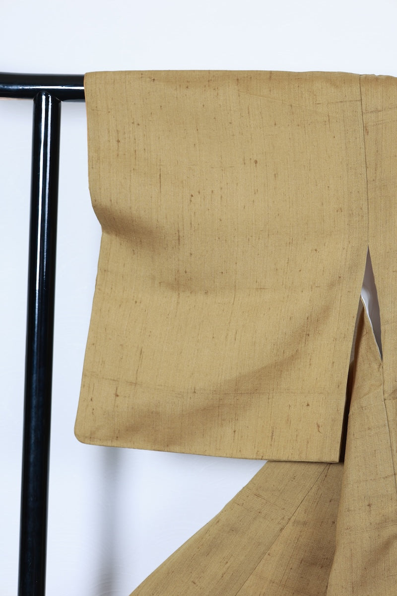Iromuzi-kimono Hand-woven raw tsumugi ochre-colored pre-owned /AZ86