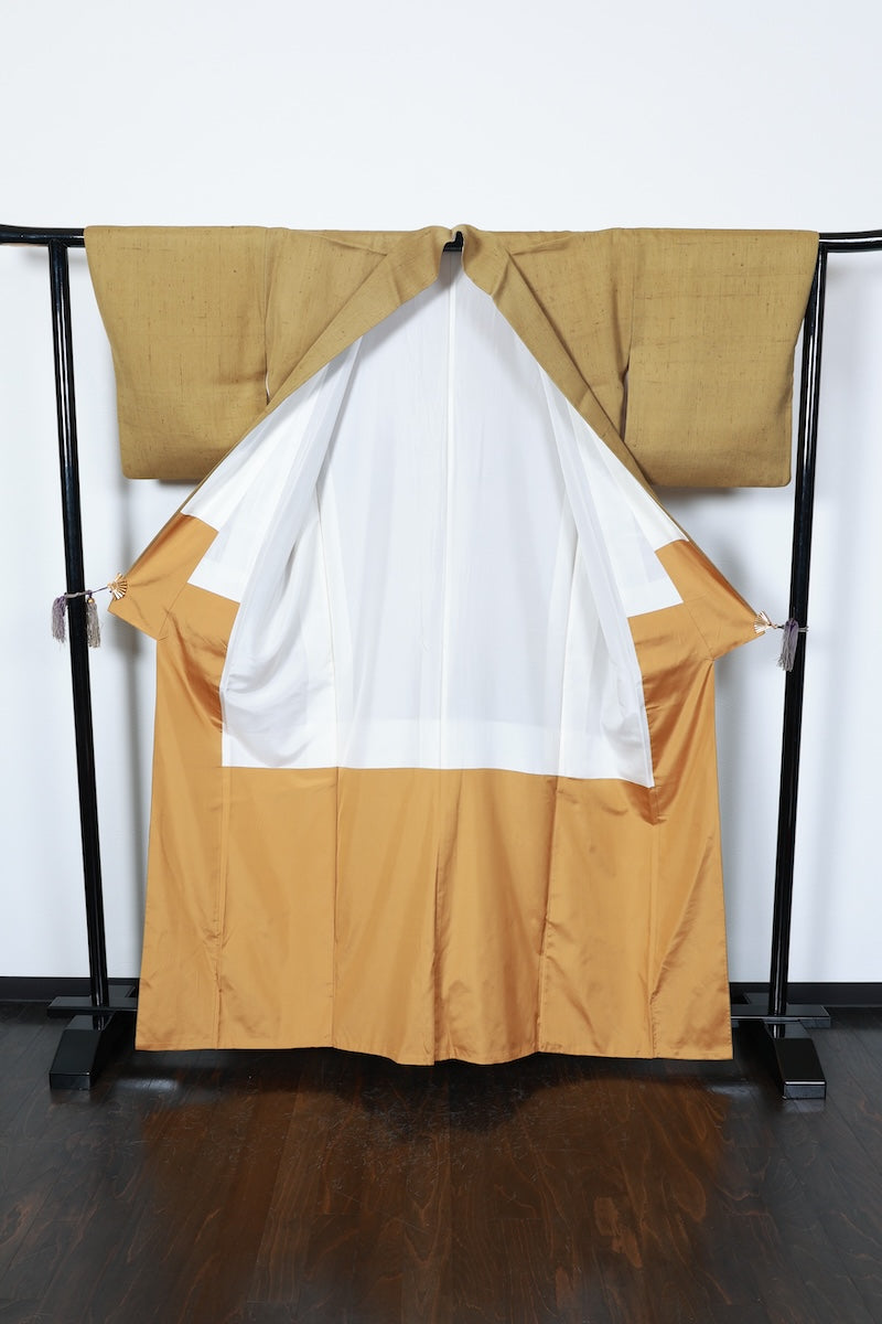 Iromuzi-kimono Hand-woven raw tsumugi ochre-colored pre-owned /AZ86