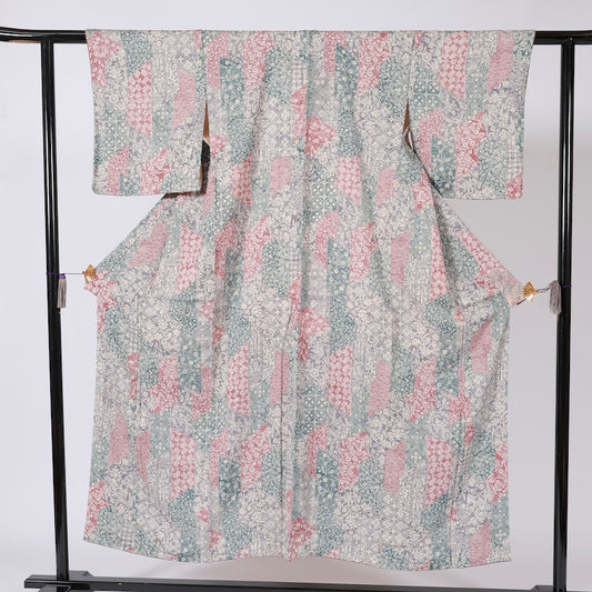 Japanese kimono  (Komon) M-size 100% silk  / B24