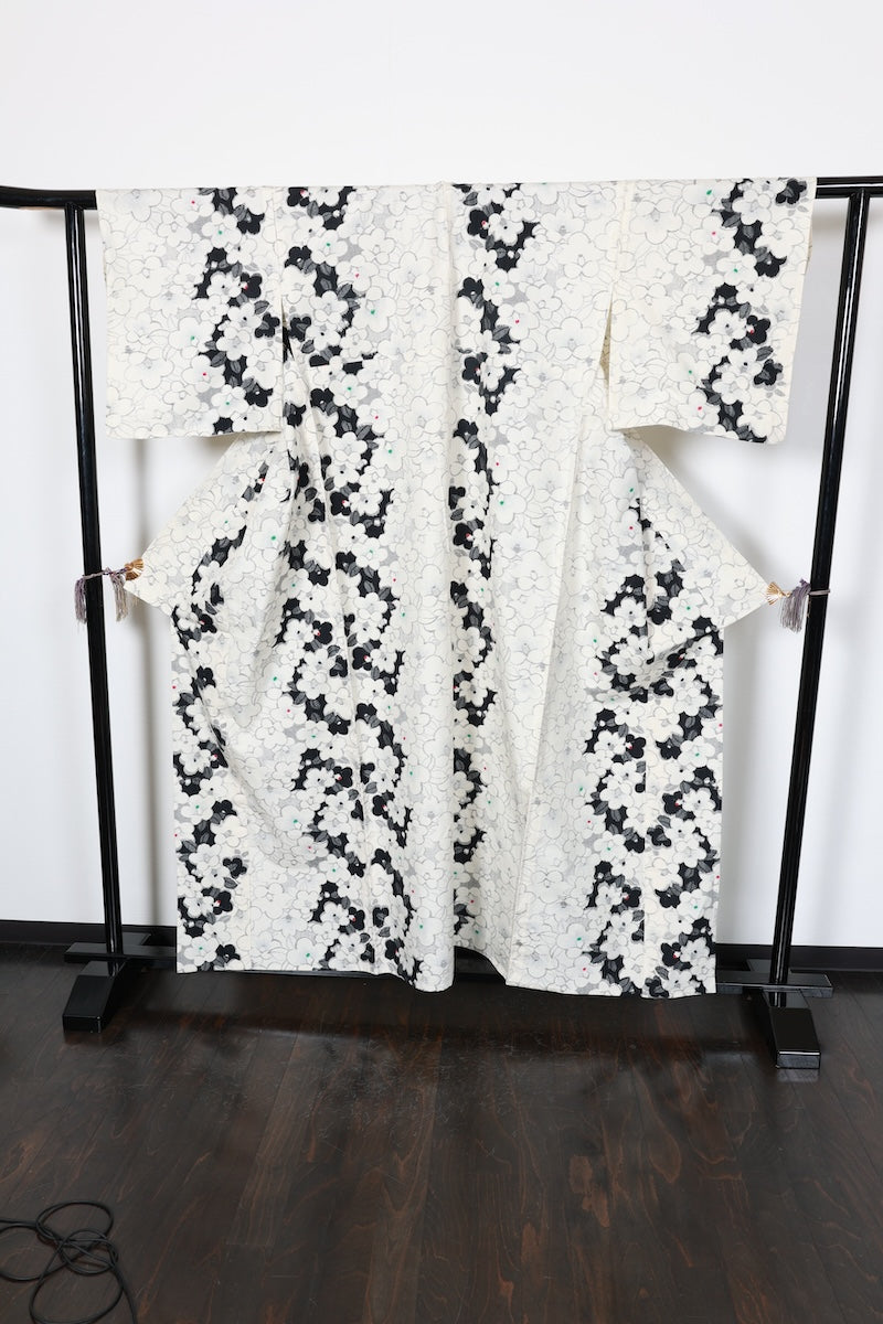 Tsumugi kimono white black Hand-woven pre-owned /AZ101