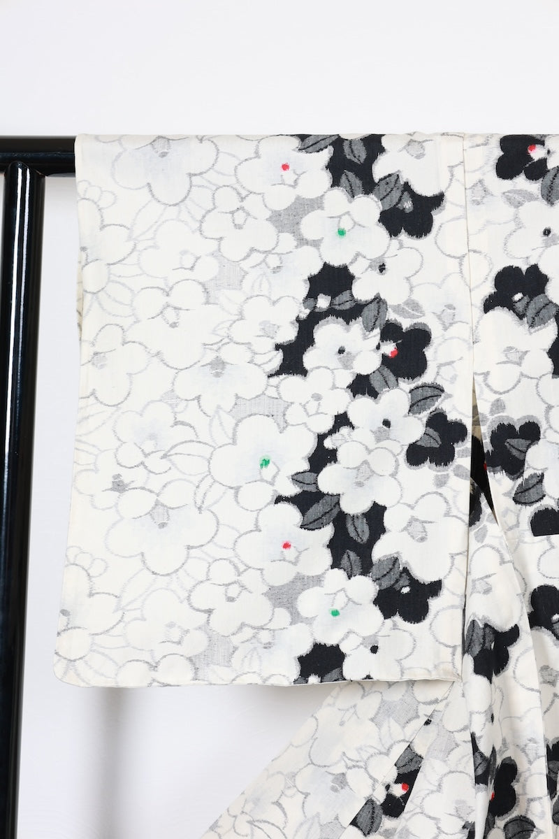 Tsumugi kimono white black Hand-woven pre-owned /AZ101