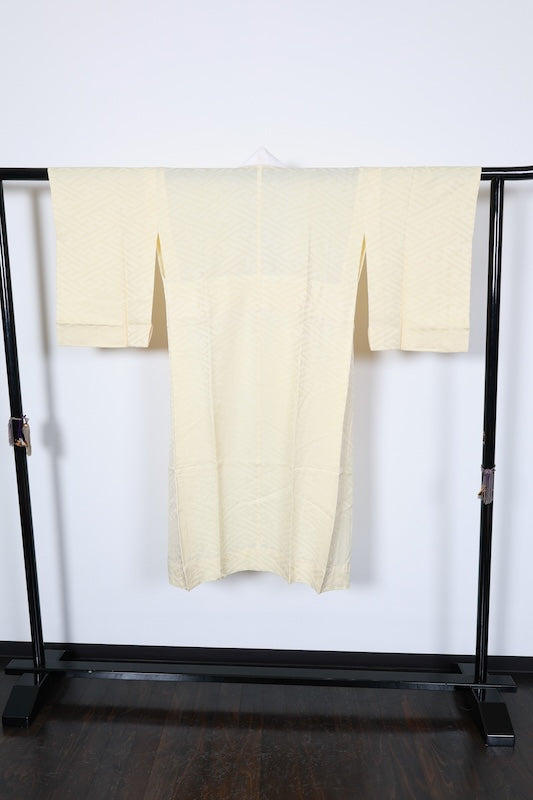 Nagajuban (long under-kimono) cream color pre-owned /AZ120