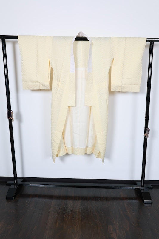 Nagajuban (long under-kimono) cream color pre-owned /AZ120