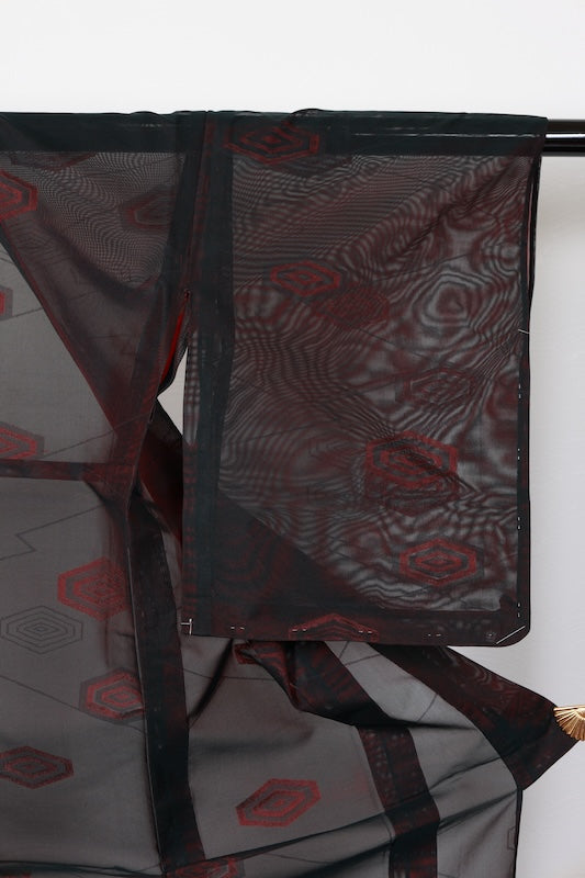 Komon used (kimono), Nishijin weave, patterned gauze, black and red, hexagonal diamond pattern, B1550