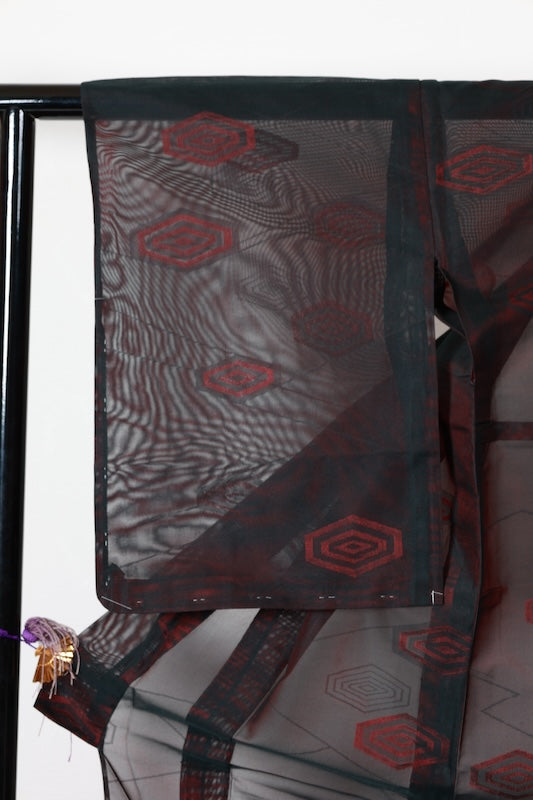 Komon used (kimono), Nishijin weave, patterned gauze, black and red, hexagonal diamond pattern, B1550