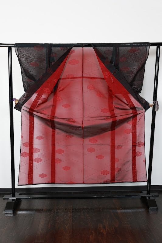 Komon used (kimono), Nishijin weave, patterned gauze, black and red, hexagonal diamond pattern, B1550