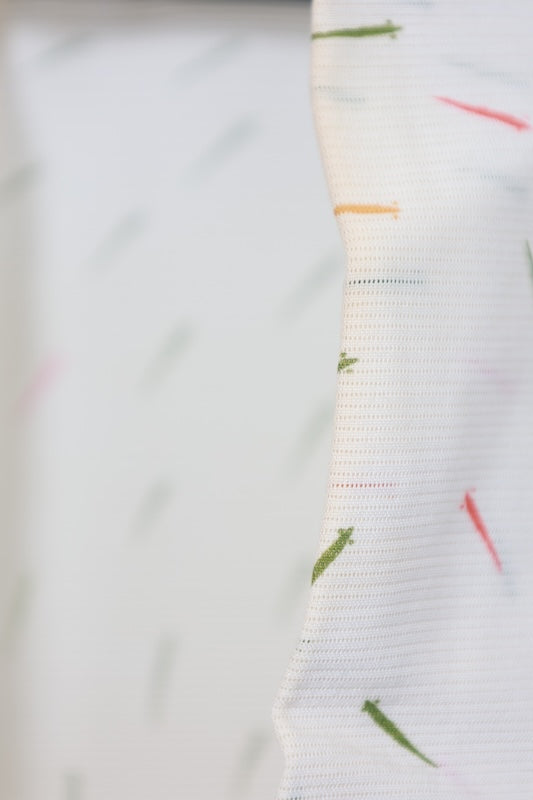 Summer Komon used (Kimono), ro (high-quality silk), off-white, green, red, ochre, medaka (Japanese rice fish) pattern, B1559