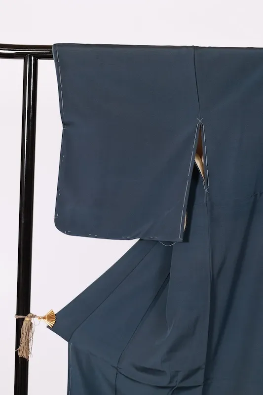 Brand-new （Japan kimono) blue-gray, gray, and white; wax-resist dyeing (roketsuzome); floral pattern; K55