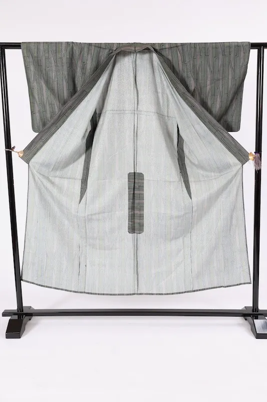 Tsumugi silk(Japan Pre-loved kimono) – Green, pale purple, black, and yellowish-green – Wavy stripes (A071)