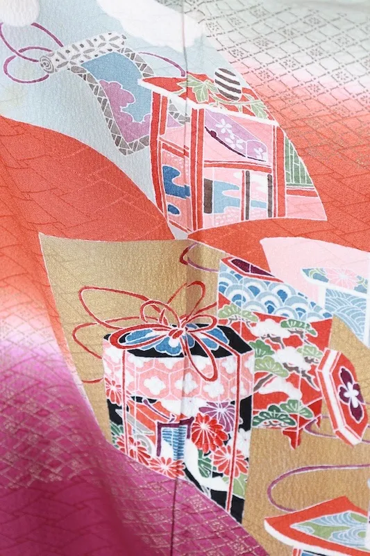 Visiting kimono used, light green, red, indigo, purple, white, green, maiden color, gold, Kyoto embroidery, continuous weave pattern, fan motif, document box, flowers, Kyoto Yuzen dyeing, B1376
