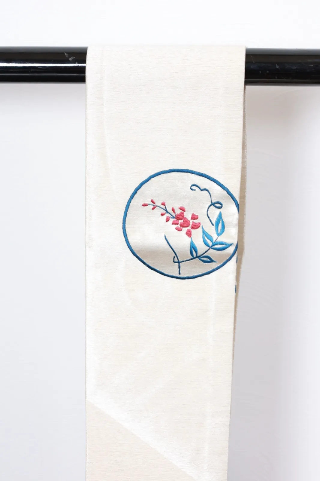 Nagoya Obi(used sash) – Pearl, Silver, Red, Blue – Floral Embroidery (R112)