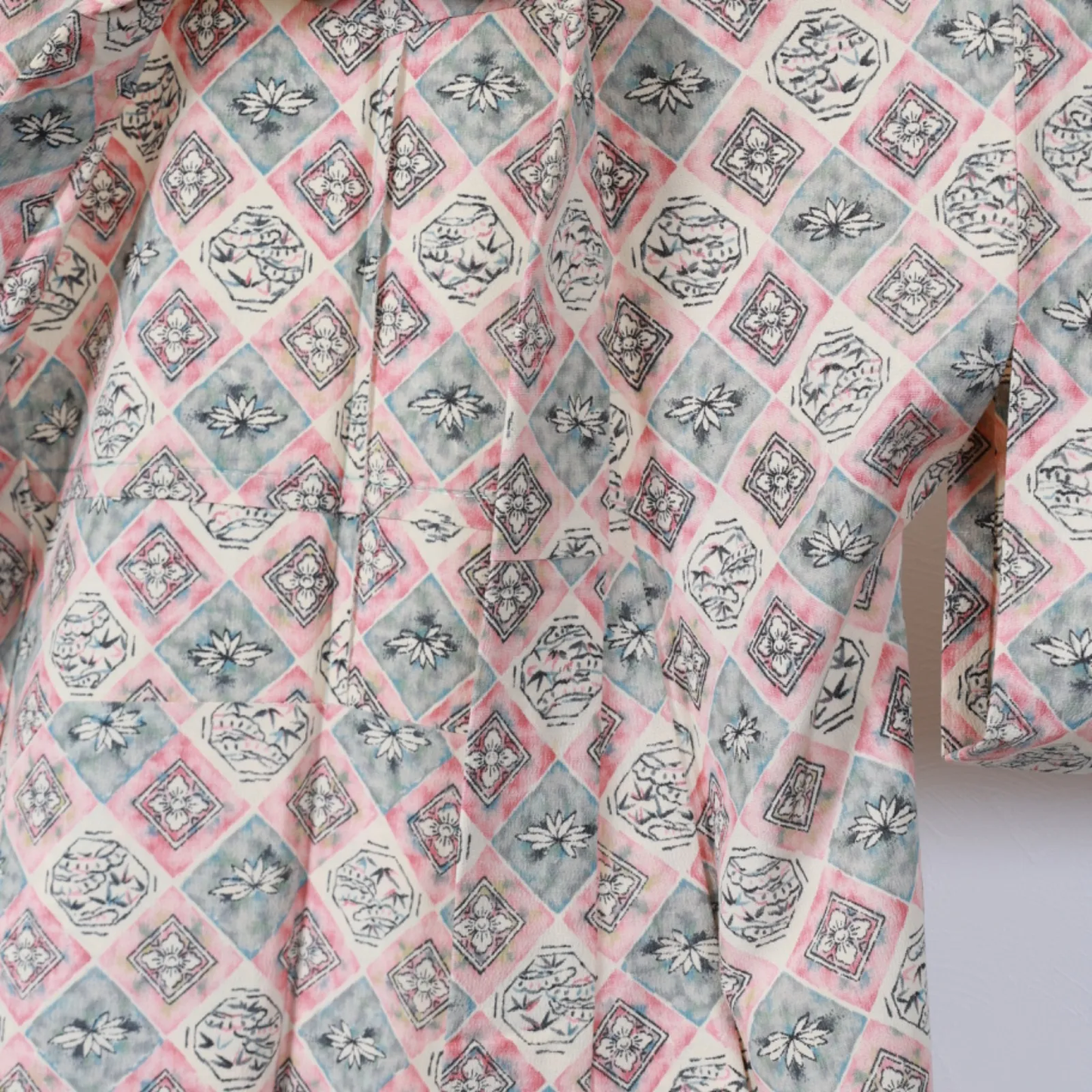 Japan used kimono fabric, beige, pink, gray, black, floral pattern, T28