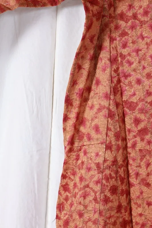 Komon (kimono), brand new, unused, in reddish-brown and mustard yellow, with a hat-shaped tie-dye pattern, B1385