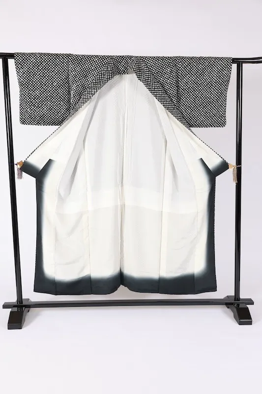 Japan used Kimono – Black and White – Hikita Shibori – Damask Fabric – K287
