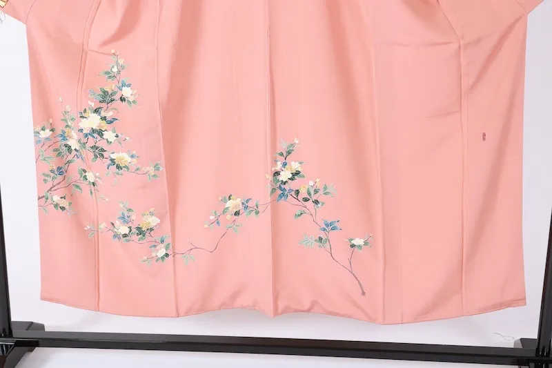 Visiting kimono used, coral pink, green, ochre, indigo, brown, white, purple, floral pattern, embroidered wisteria crest, hand-painted Kyoto Yuzen dyeing, artist's work, B1400