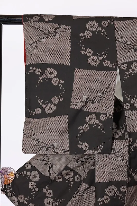 Japan used kimono  Oshima Tsumugi – Mud-dyed & Plant-dyed – Brown & Black – Plum Blossom Motif – 5-Maruki – T580
