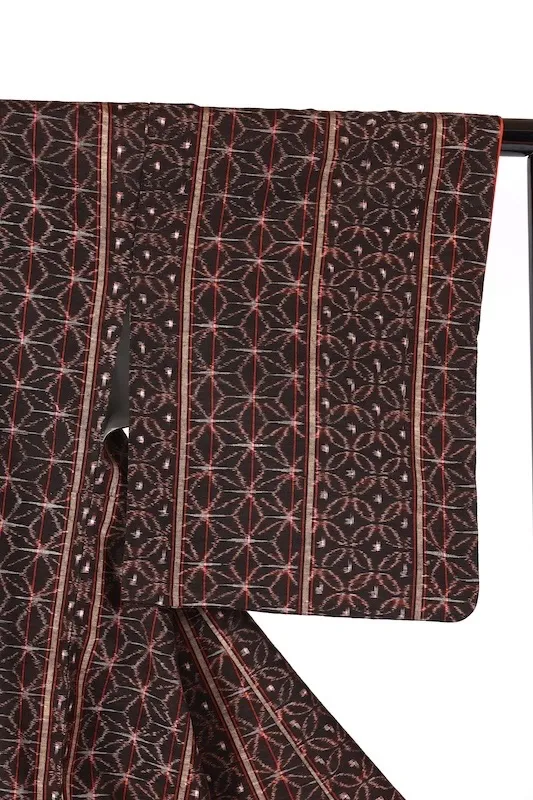 Japan used kimono – Black, Red, Brown – Shippo (Seven Treasures), Hemp Leaf, and Stripe Patterns – K326