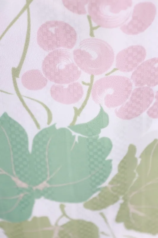 Brand-new Yukata: White, shades of green, pale pink, and grape motifs (b21)