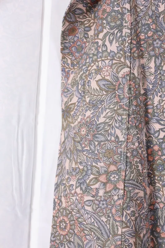 Komono (kimono), brand new and unused. Colors: Beige, Blue, Green, Light Brown. Floral pattern. B1432