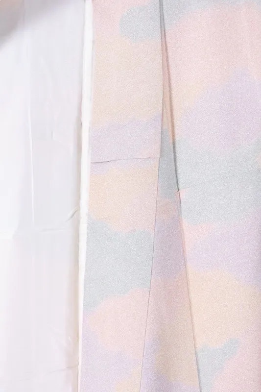 Japan used kimono in beige, gray, and light purple with a sewn-on crest of a round quince blossom, patterned with a hammered finish, B1383