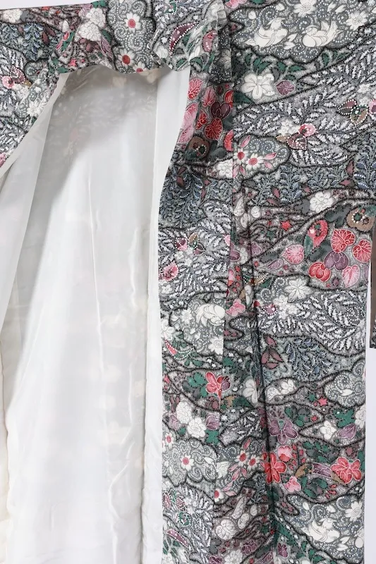 Japan Pre-loved Kimono:colors include gray, red, black, white, green, and purple (A082).